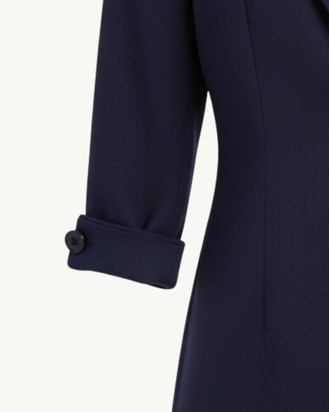 Le lot « Bureau » B - Veste Cercle Intérieur (Marine), Le Pantalon Large Grande Tournée (Beige), Chemise Essentielle Clarté à Boutons (Albâtre)